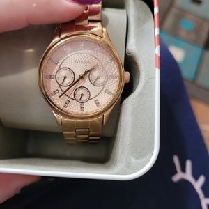 Rose gold Fossil watch